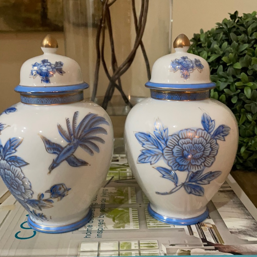 Vintage Andrea urn vase